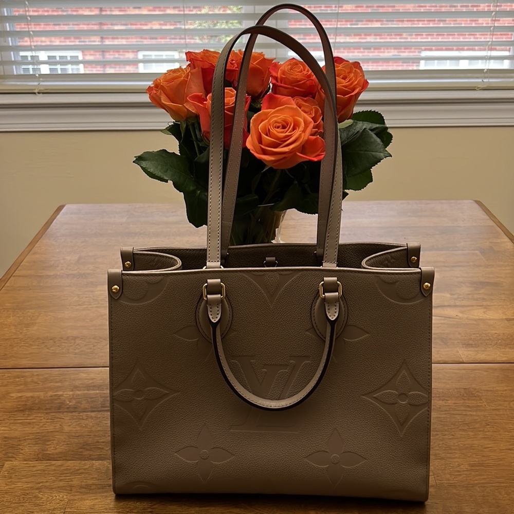 LOUIS VUITTON AUTHENTIC ON THE GO MM
